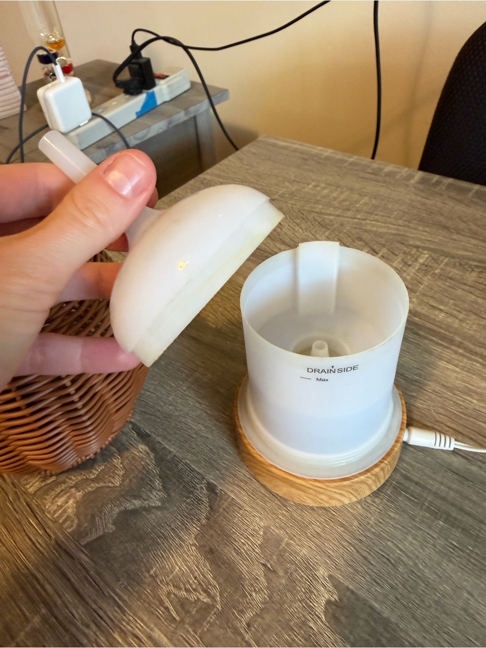 Wicker-Effect Essential Oil Diffuser - Picture 3 of 4